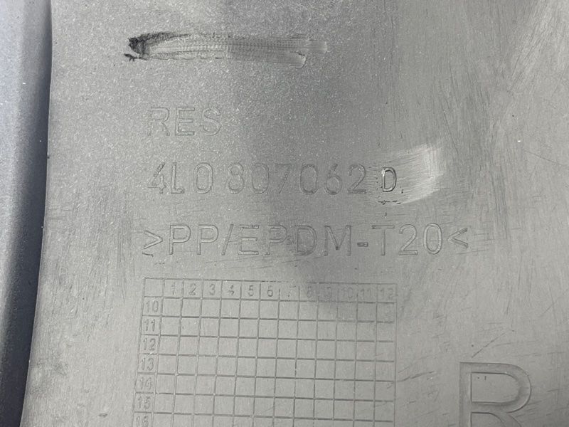 Спойлер переднего бампера 4L0807062D Audi Q7