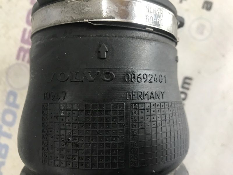 Патрубок 8692401 Volvo XC60