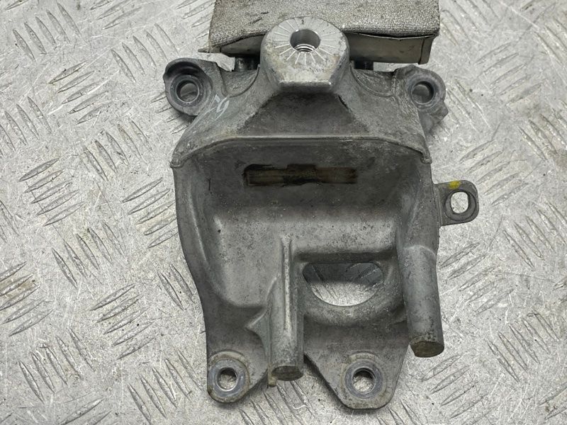 Опора двигуна права 4M0199308AS Audi Q7 Audi Q7