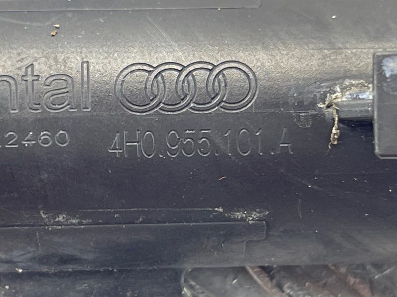 Форсунка омивача фар Audi S8
