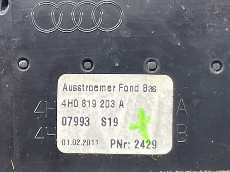 Дефлектор воздуховода Audi A8