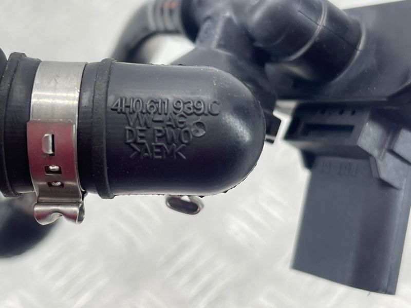Патрубок Audi A8