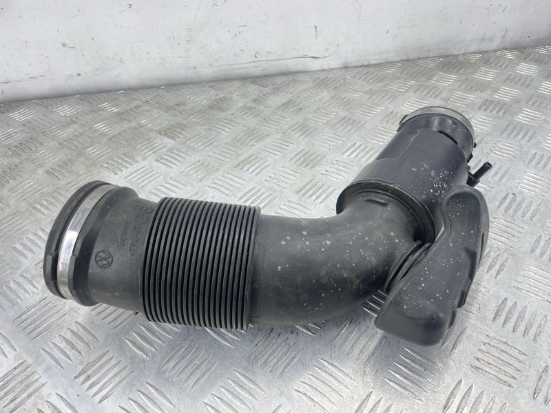 Патрубок повітряного фільтра 06E129629R Audi Q7