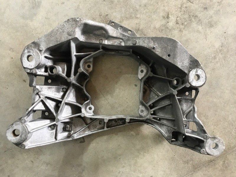 Траверса коробки передач 4G0399263G Audi A6