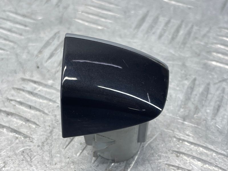 Колпачок ручки двери c хромированой накладкой 4H0837879C Audi A8