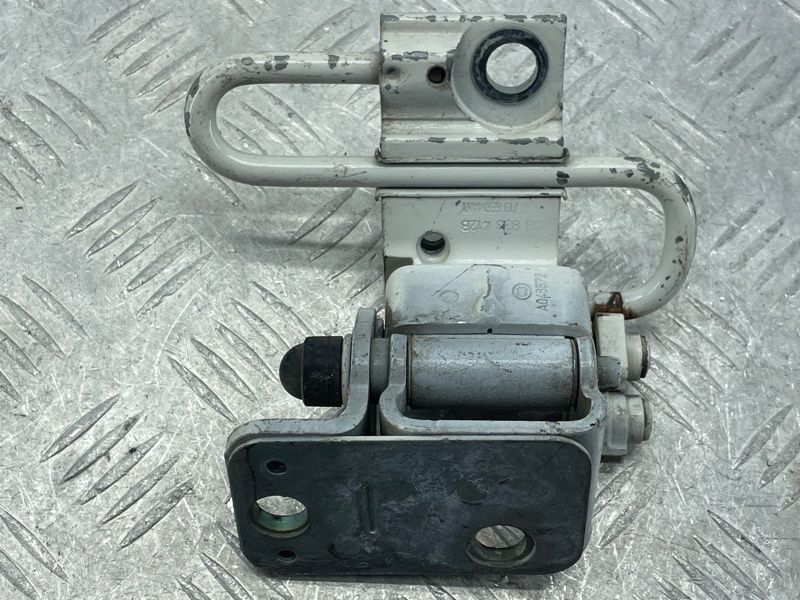 Петля дверей нижня 3C8833412B Volkswagen CC