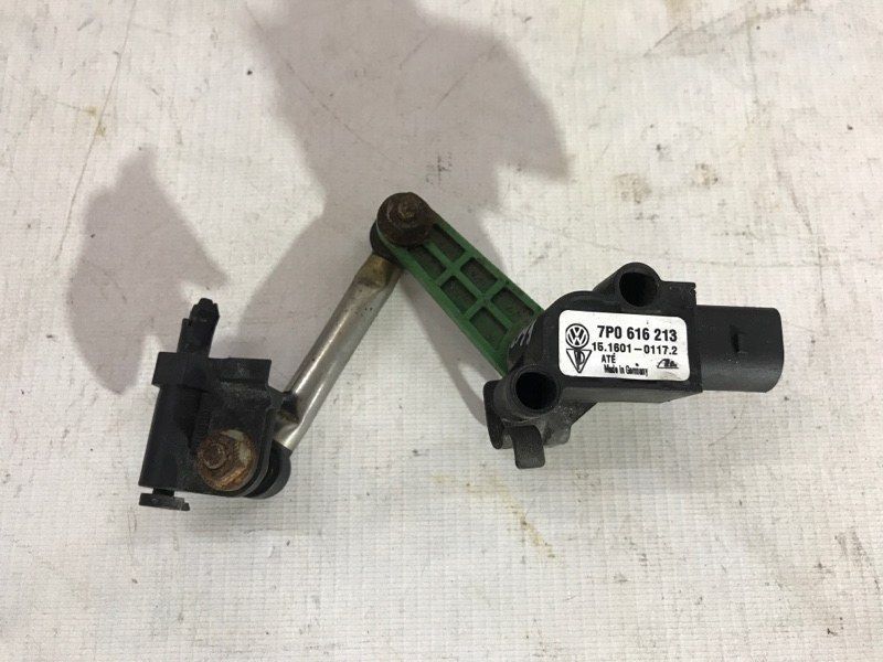 Датчик положення кузова 7P0616213 Volkswagen Touareg