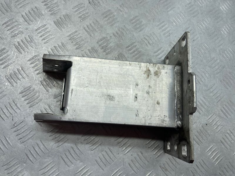 Кронштейн усилителя бампера левый 80A807133 Audi Q5 Audi Q5, Audi Q5 Sportback, Audi SQ5, Audi SQ5 Sportback