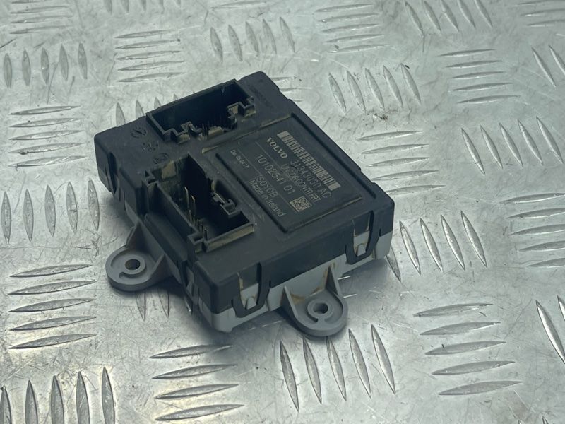 Блок управления двери 31343030 Volvo XC60