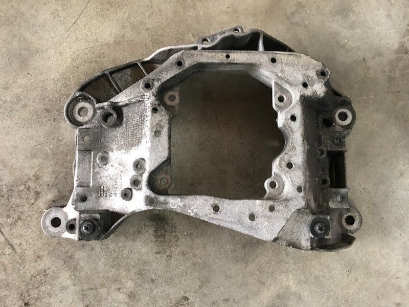 Траверса коробки передач 4G0399263G Audi A6