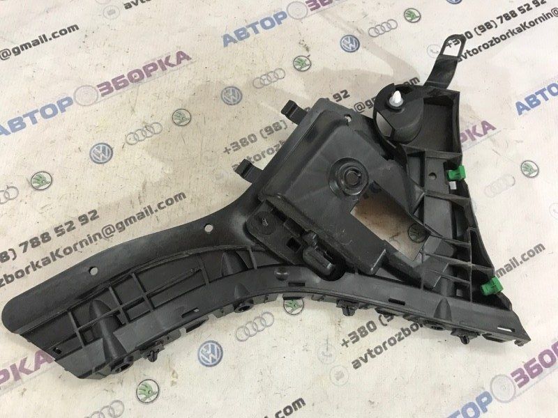 Кронштейн заднього бампера 31323764 Volvo XC60