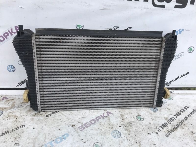 Радиатор интеркулера 5C0145803B Volkswagen Passat