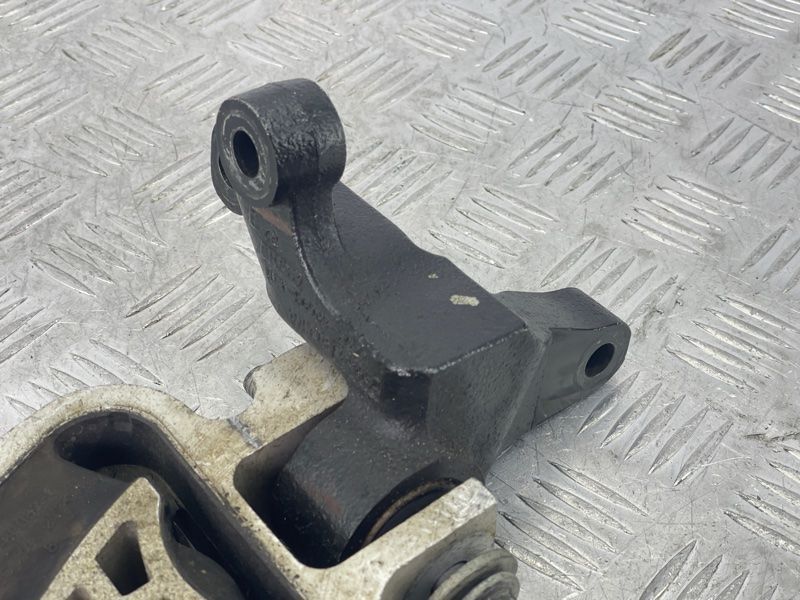 Кронштейн подушки двигателя Ford Fusion