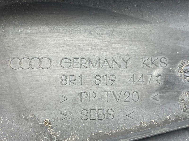 Водовідвідний щиток 8R1819447C01C Audi Q5