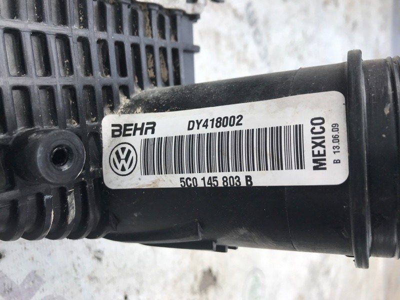 Радиатор интеркулера 5C0145803B Volkswagen Passat