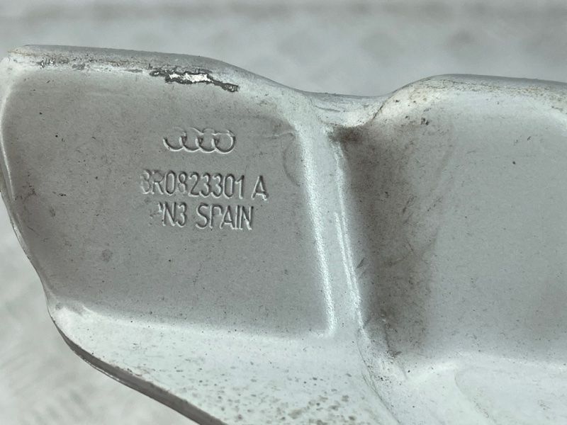 Петля капота 8R0823301A Audi Q5