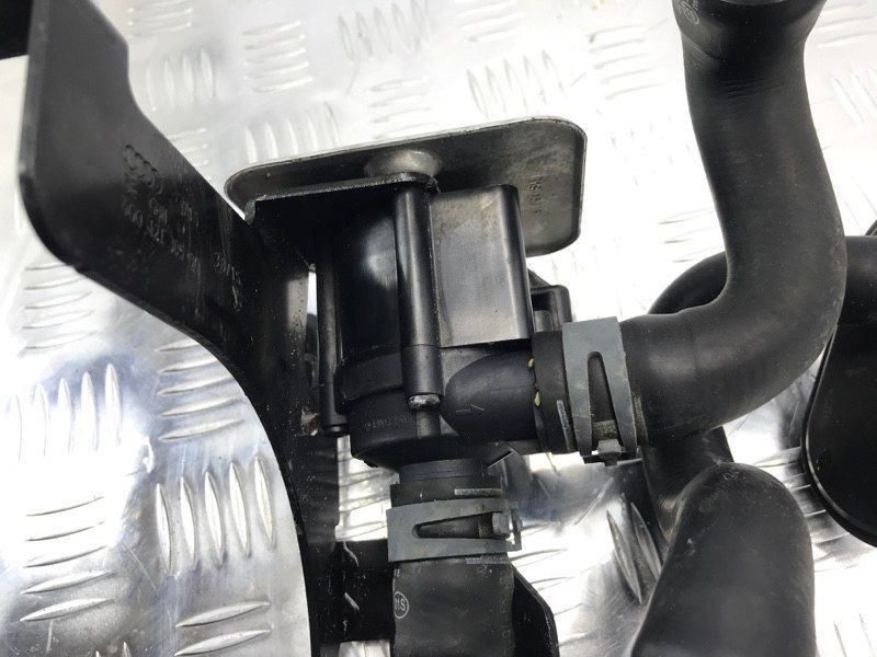 Додатковий насос охолоджуючої рідини 06H121601N Audi A6 Audi A7 Sportback, Audi Q5 PHEV, Audi S7 Sportback, Audi A4, Audi A4 Allroad, Audi A5, Audi A5 Sportback, Audi A6, Audi A6 Allroad, Audi A7, Audi A8, Audi Q5, Audi Q5 Sportback, Audi Q7, Audi R8, Audi S4, Audi S5, Audi S5 Sportback, Audi S6, Audi SQ5, Audi SQ5 Sportback