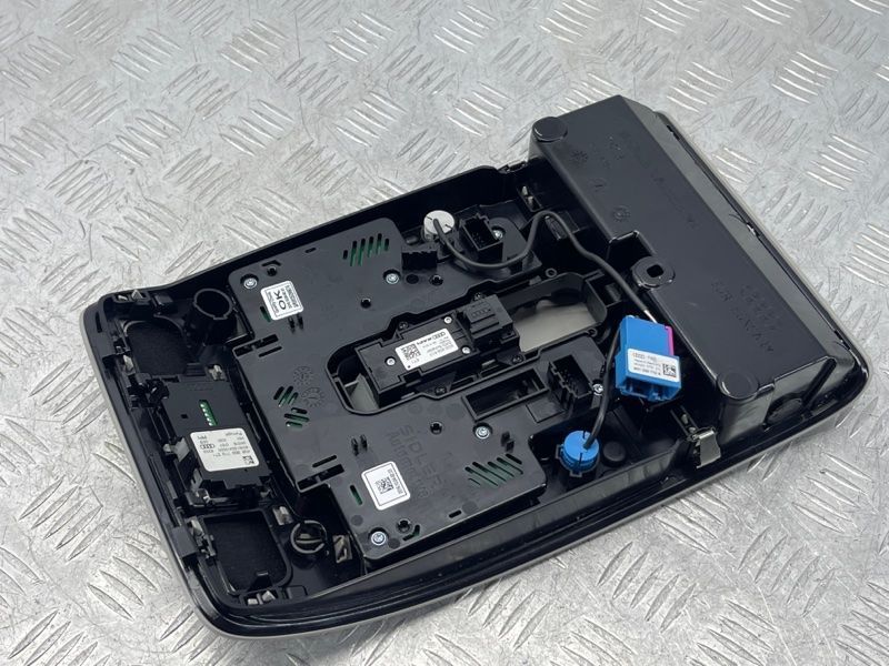 Плафон освещения салона 4G0947135GET1 Audi A6