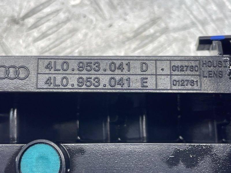 Покажчик повороту LED 4L0953041D Audi Q7