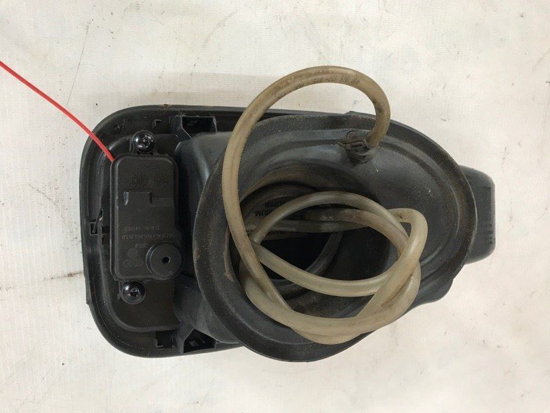 Корпус лючка кришки паливного бака в зборі 8E0010190S Audi A6
