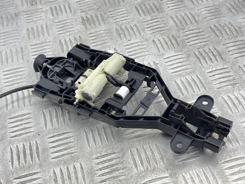 Кронштейн зовнішньої ручки дверей пасажира 31378254 Volvo XC90 Volvo S90, Volvo V90, Volvo V90 Cross Country, Volvo XC60, Volvo XC90