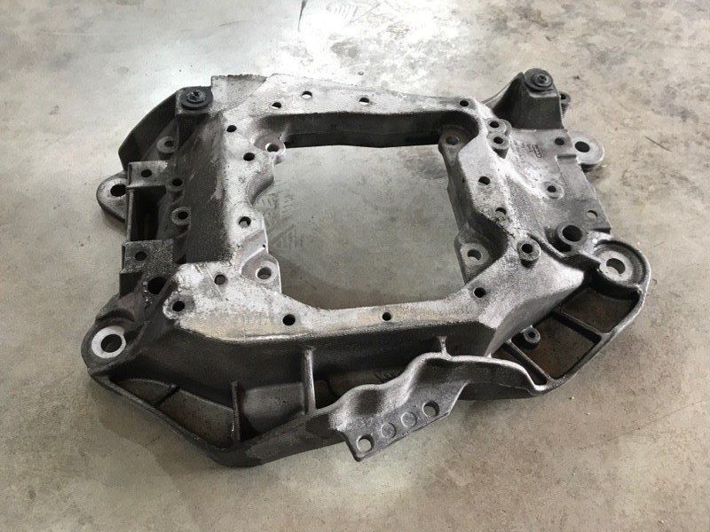 Траверса коробки передач 4G0399263G Audi A6