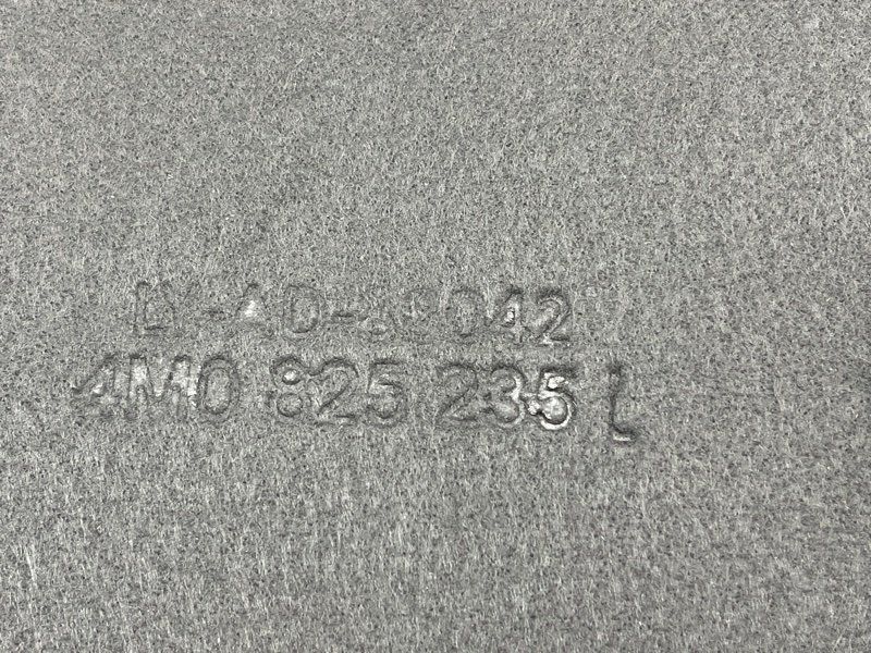 Шумоізоляція двигуна передня 4M0825235L Audi Q7 Audi Q7