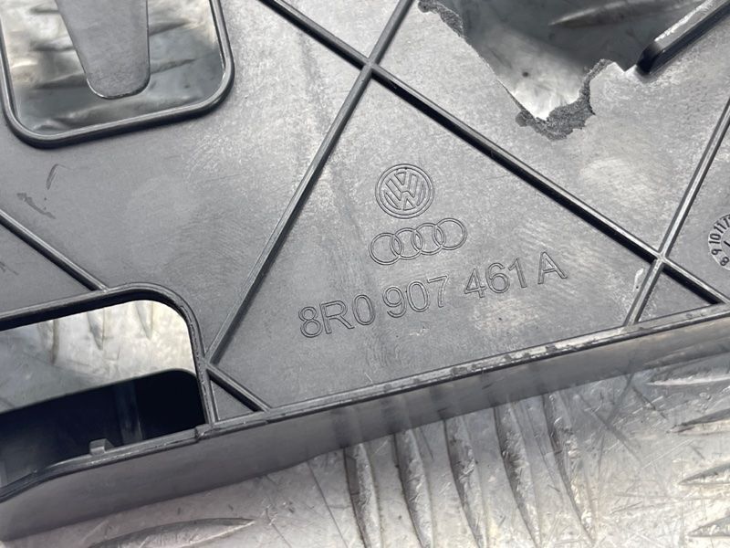 Кронштейн 8R0907461A Audi Q5
