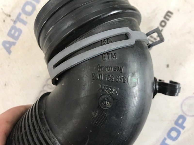 Патрубок повітряного фільтра 5N0129656 Volkswagen Tiguan