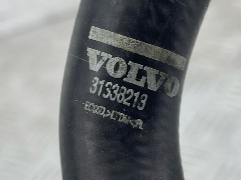 Шланг системи охолодження 31338213 Volvo XC60