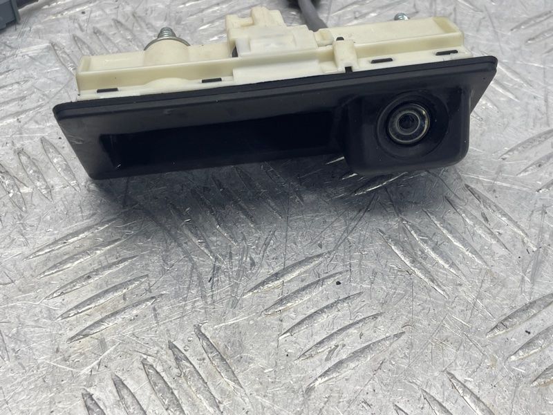 Кнопка замка кришки багажника з камерою 5N0827566AA Audi Q3