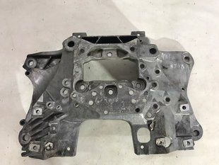 Кронштейн Коробки АКПП / Траверса / Опора 4M0399262N Audi Q7