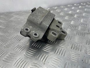 Опора / Подушка КП Audi Q3