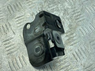 Кронштейн крыла 4M0821167A Audi Q7