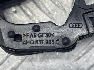 Ручка двери с бесключевым доступом внешняя 4H0837205C Audi A8