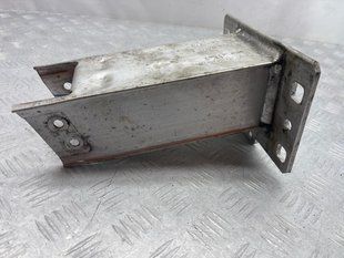 Кронштейн усилителя бампера правый 80A807134 Audi Q5 Audi Q5, Audi Q5 Sportback, Audi SQ5, Audi SQ5 Sportback