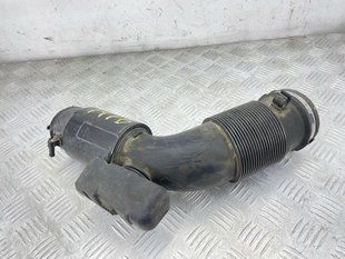 Патрубок воздушного фильтра 06E129629R Audi Q7