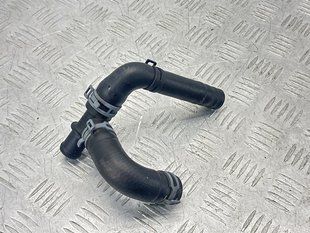 Патрубок системи охолодження 4M0122096F Audi Q7