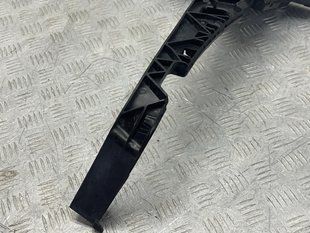 Направляющая заднего бампера 8R0807454C Audi Q5