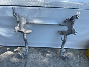 Підрамник передній 8R0399315J Audi Q5
