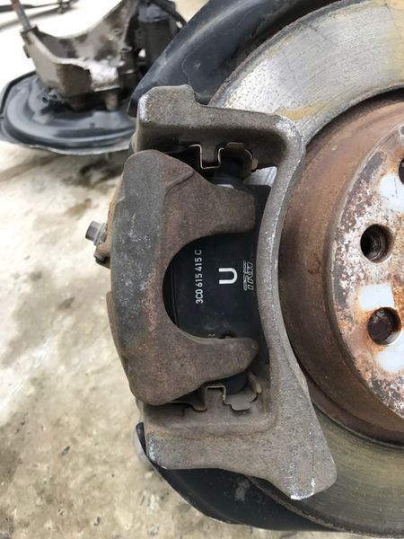 Суппорт тормозной 5N0615404 Volkswagen Tiguan