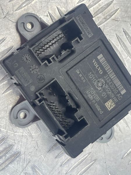 Блок керування дверей 31343030 Volvo XC60