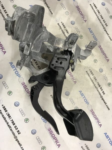 Педаль тормоза 4H1723140A Audi A6