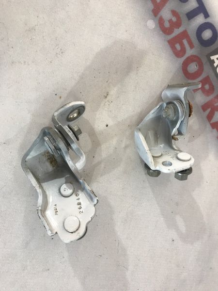 Петля дверей Ford Escape
