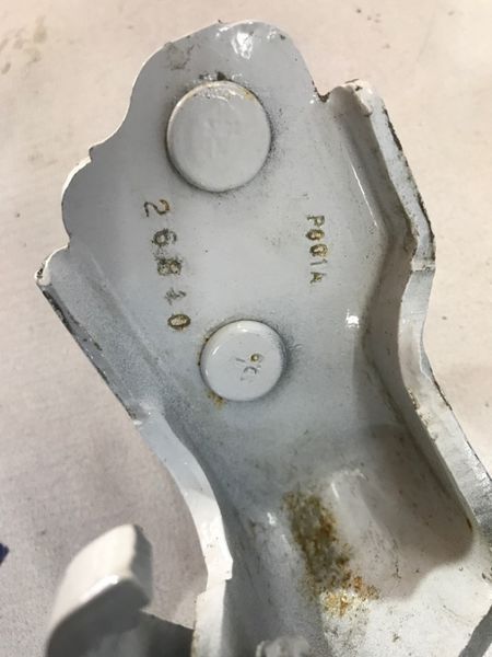 Петля дверей Ford Escape