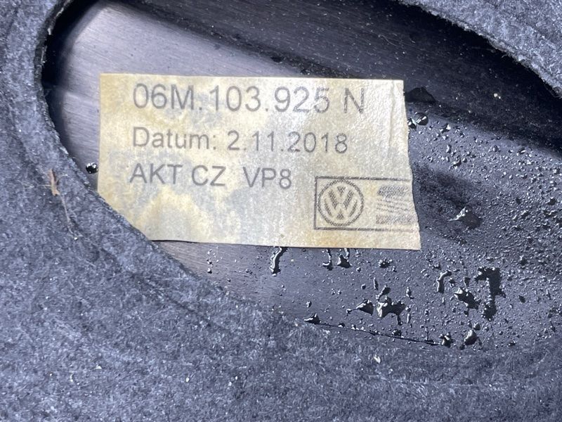 Накладка двигателя 06M103925N Audi A6
