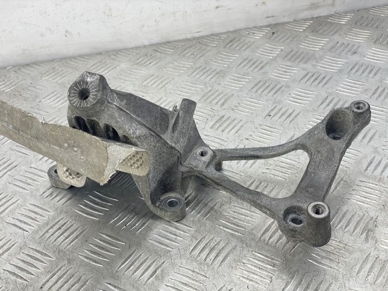 Опора двигателя левая 4M0199307AE Audi Q7 Audi Q7