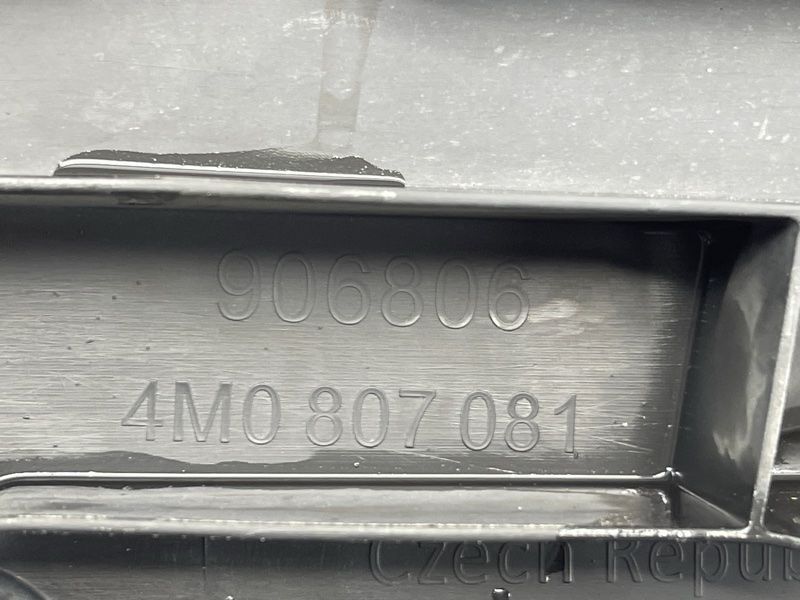 Накладка радіатора Audi Q7