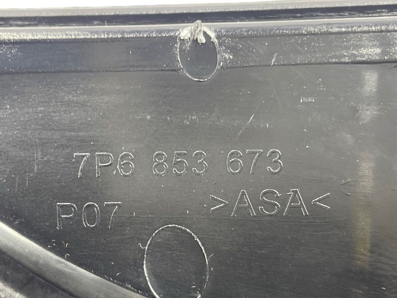 Решітка переднього бампера центральна нижня 7P6853673 Volkswagen Touareg Volkswagen Touareg