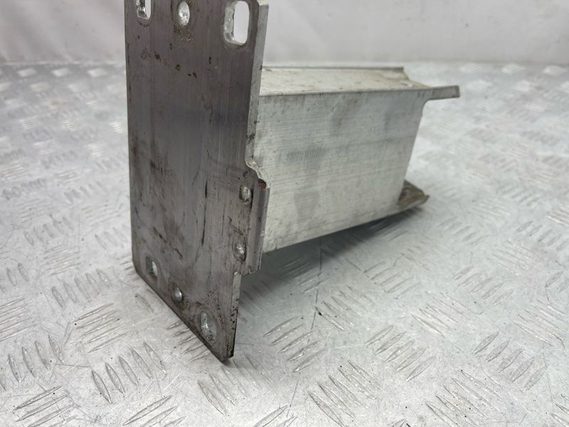 Кронштейн підсилювача бампера правий 80A807134 Audi Q5 Audi Q5, Audi Q5 Sportback, Audi SQ5, Audi SQ5 Sportback